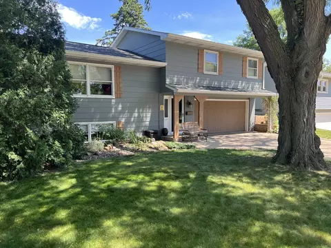3223 Kenwood Ave, Davenport, IA 52807