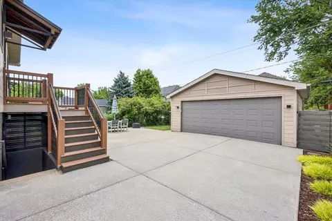 Exterior - 687 S Spring Rd, Elmhurst, IL 60126 photo 3 of 5