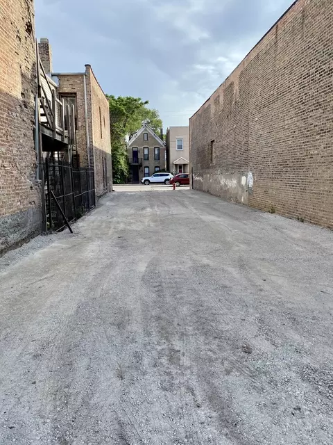 2243 W Grand Ave, Chicago, IL 60612