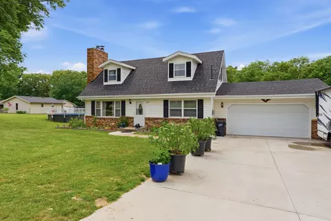 9122 141st St W, Taylor Ridge, IL 61284