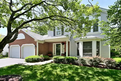 88 Jansen Ln, Vernon Hills, IL 60061