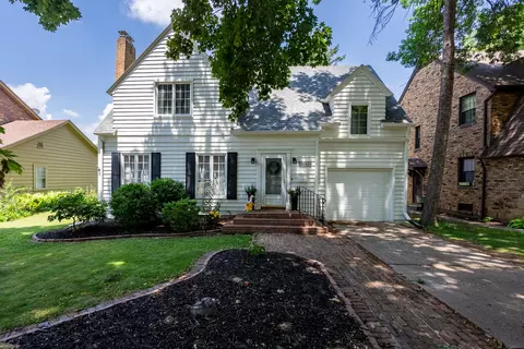3008 E 18th St, Davenport, IA 52803