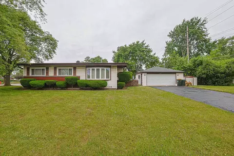 Exterior - 4103 Wren Ln, Rolling Meadows, IL 60008 photo 1 of 10