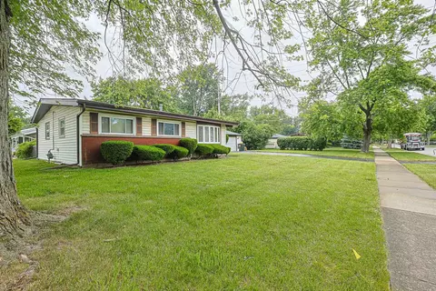 Exterior - 4103 Wren Ln, Rolling Meadows, IL 60008 photo 2 of 10