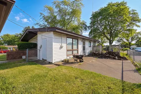 Exterior - 4103 Wren Ln, Rolling Meadows, IL 60008 photo 6 of 10