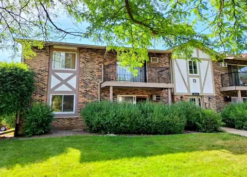 9 S070 Lake Dr #108, Willowbrook, IL 60527