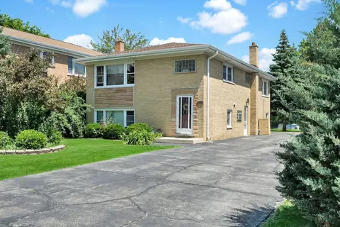 227 S Hale St, Addison, IL 60101