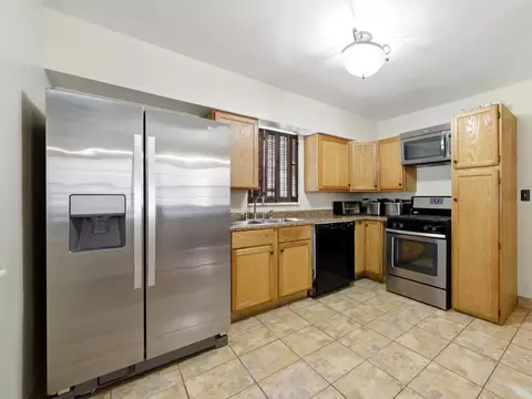 Kitchen - 2541 S 14th Ave, Broadview, IL 60155 photo 3 of 4