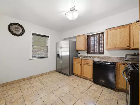 Kitchen - 2541 S 14th Ave, Broadview, IL 60155 photo 4 of 4