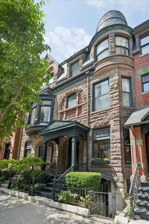 168 W Eugenie St, Chicago, IL 60614