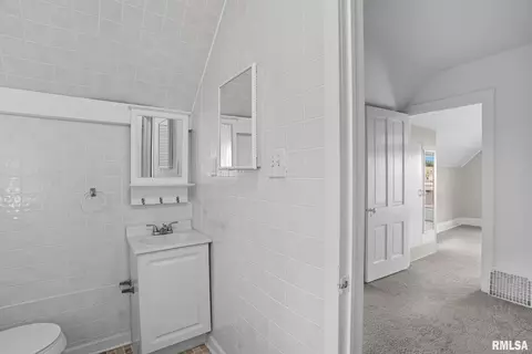 Bath - 1416 17th Ave, Moline, IL 61265 photo 2 of 2