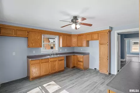 Entry Way - 1416 17th Ave, Moline, IL 61265 photo 2 of 3