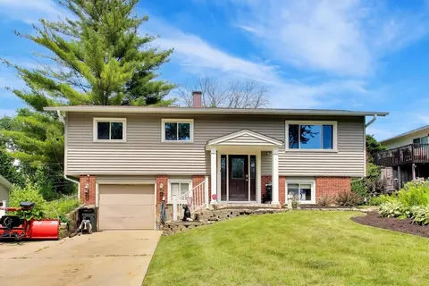 21 W154 Everest Rd, Lombard, IL 60148