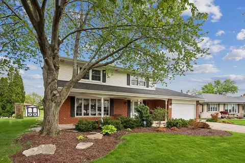 3020 Spring Green Dr, Darien, IL 60561