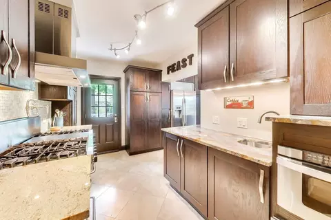 Kitchen - 491 Drexel Ave, Glencoe, IL 60022 photo 4 of 4