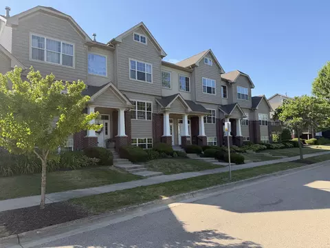 2433 River Oaks Ln #4, Rockford, IL 61102