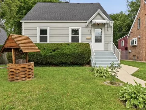 9709 51st Ave, Oak Lawn, IL 60453