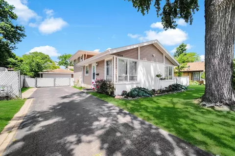 1020 Hahn Pl, West Chicago, IL 60185