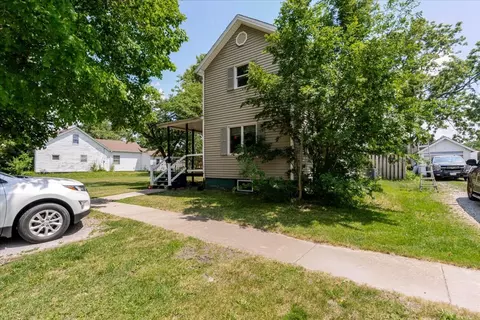 340 W 1st St, El Paso, IL 61738