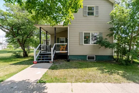 340 W 1st St, El Paso, IL 61738