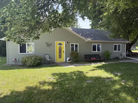 226 14th St, Rapids City, IL 61278