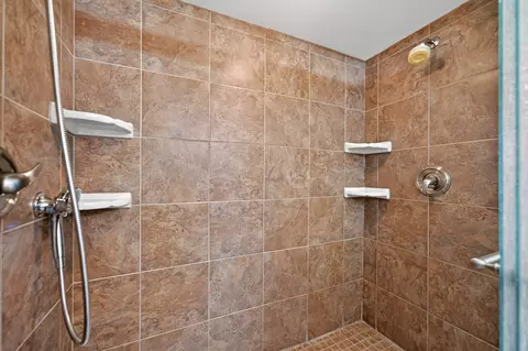 Bath - 30 W722 Smith Rd, Wayne, IL 60184 photo 3 of 7