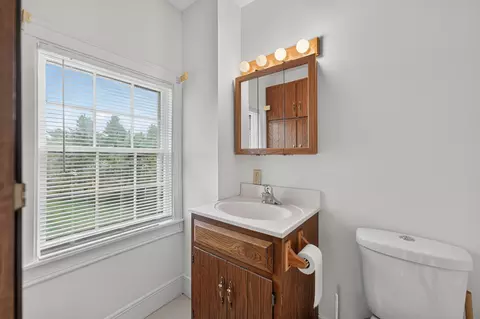 Bath - 30 W722 Smith Rd, Wayne, IL 60184 photo 6 of 7