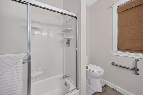Bath - 30 W722 Smith Rd, Wayne, IL 60184 photo 5 of 7