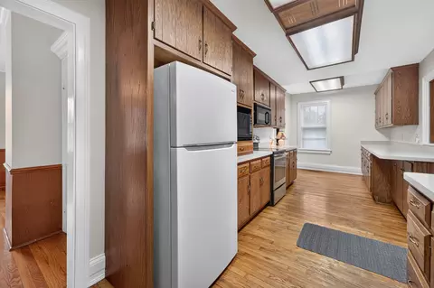Kitchen - 30 W722 Smith Rd, Wayne, IL 60184 photo 2 of 4