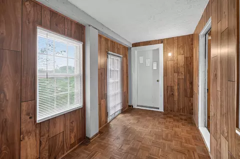 Entry Way - 30 W722 Smith Rd, Wayne, IL 60184 photo 6 of 11