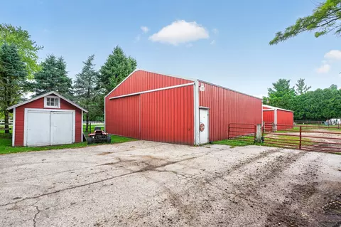 Exterior - 30 W722 Smith Rd, Wayne, IL 60184 photo 4 of 20