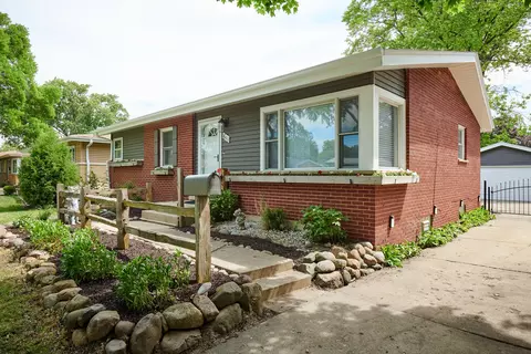 611 N Elmhurst Ave, Mount Prospect, IL 60056
