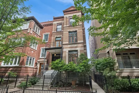 634 W Wellington Ave, Chicago, IL 60657