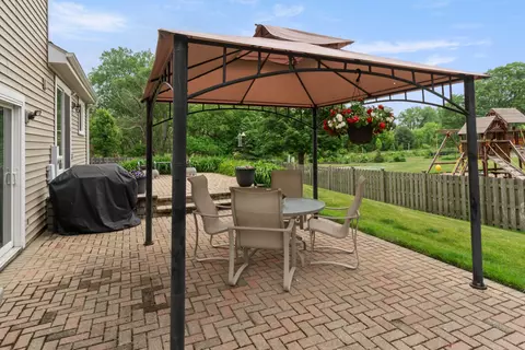 Exterior - 1985 Rochelle Ct, Wheeling, IL 60090 photo 5 of 6