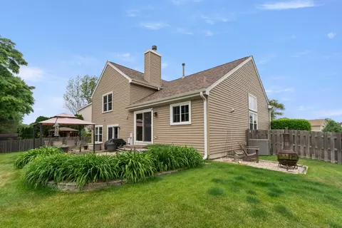 Exterior - 1985 Rochelle Ct, Wheeling, IL 60090 photo 3 of 6
