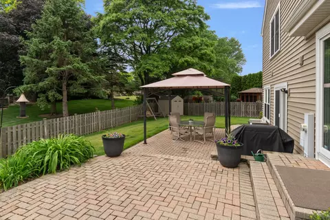 Exterior - 1985 Rochelle Ct, Wheeling, IL 60090 photo 6 of 6
