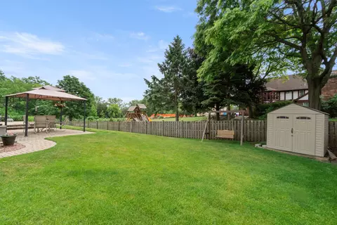 Exterior - 1985 Rochelle Ct, Wheeling, IL 60090 photo 4 of 6