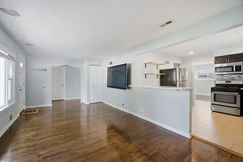 Living - 1522 N Hillside Ave, Berkeley, IL 60163 photo 3 of 5