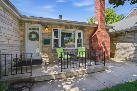 Exterior - 1522 N Hillside Ave, Berkeley, IL 60163 photo 3 of 6