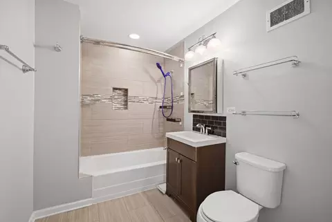 Bath - 1522 N Hillside Ave, Berkeley, IL 60163 photo 1 of 1