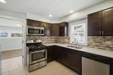 Kitchen - 1522 N Hillside Ave, Berkeley, IL 60163 photo 2 of 3