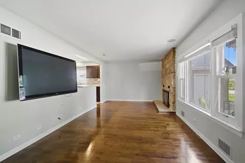 Living - 1522 N Hillside Ave, Berkeley, IL 60163 photo 2 of 5