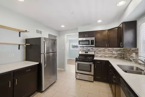 Kitchen - 1522 N Hillside Ave, Berkeley, IL 60163 photo 1 of 3