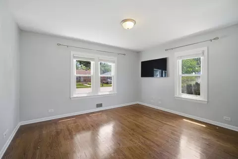 Living - 1522 N Hillside Ave, Berkeley, IL 60163 photo 5 of 5
