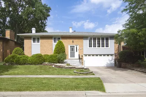 15120 Willow Ln, Oak Forest, IL 60452