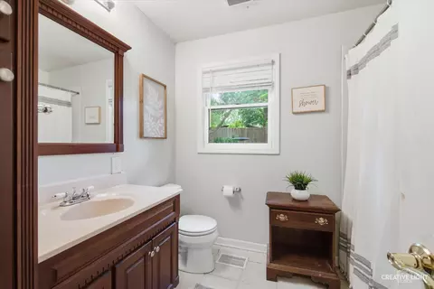 Bath - 221 Elm St, Wheaton, IL 60189 photo 2 of 3