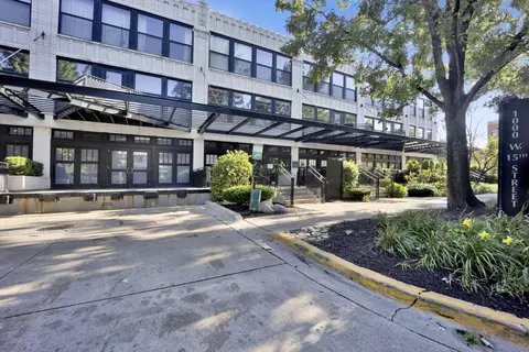1000 W 15th St #326, Chicago, IL 60608