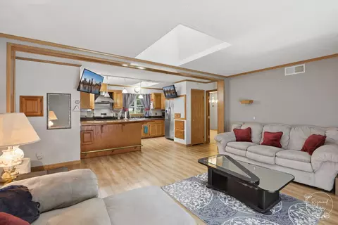Living - 2701 E County Township Road 121, Sheldon, IL 60966 photo 4 of 4