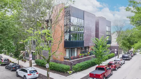 1641 W Pearson St #2W, Chicago, IL 60622