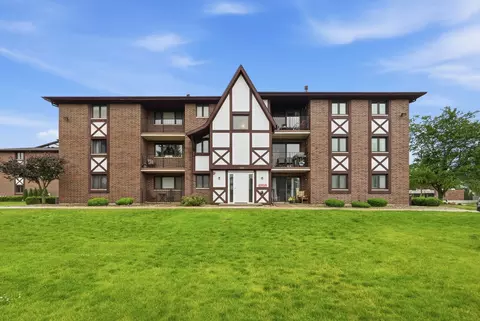 10521 S Roberts Rd #3A, Palos Hills, IL 60465